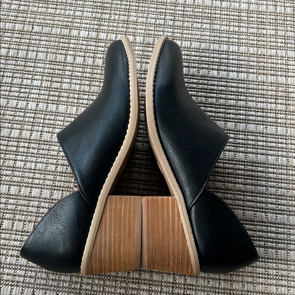 Cynthia Rowley Black Eddie Shoe Bootie Mule with Block Heel, Size 9 - Picture 6 of 11